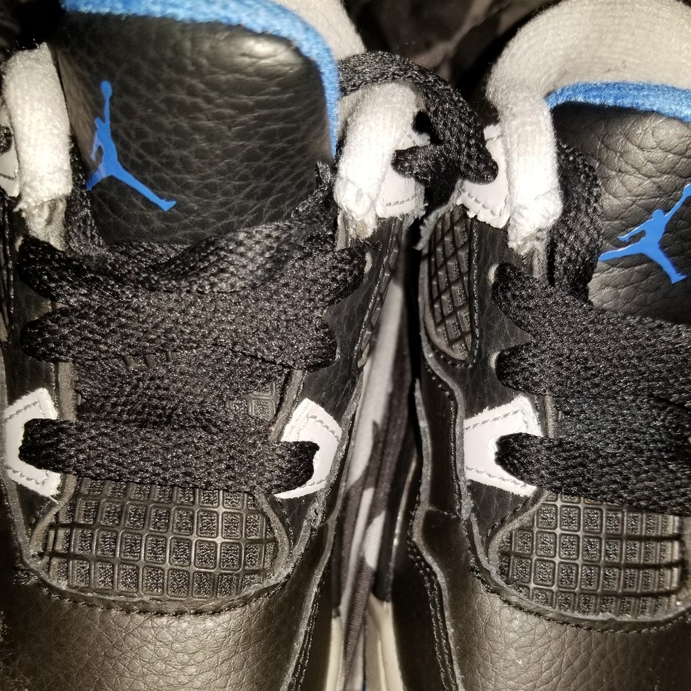 Toddler sz 7 c Jordans